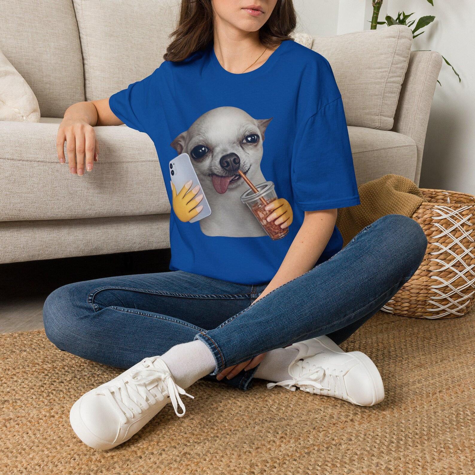 Chihuahua Selfie Drinking Boba T-Shirt | Cute Dog Illustration 3XL