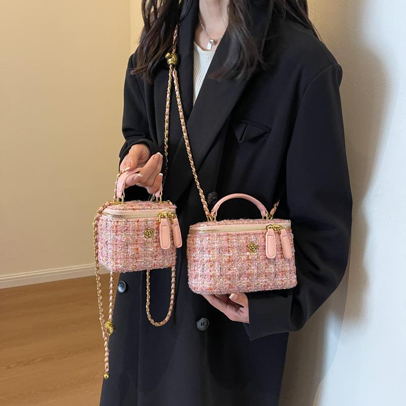 Niche design woolen small bag 2025 new autumn and winter women's bag fashion portable shoulder bag versatile messenger bag