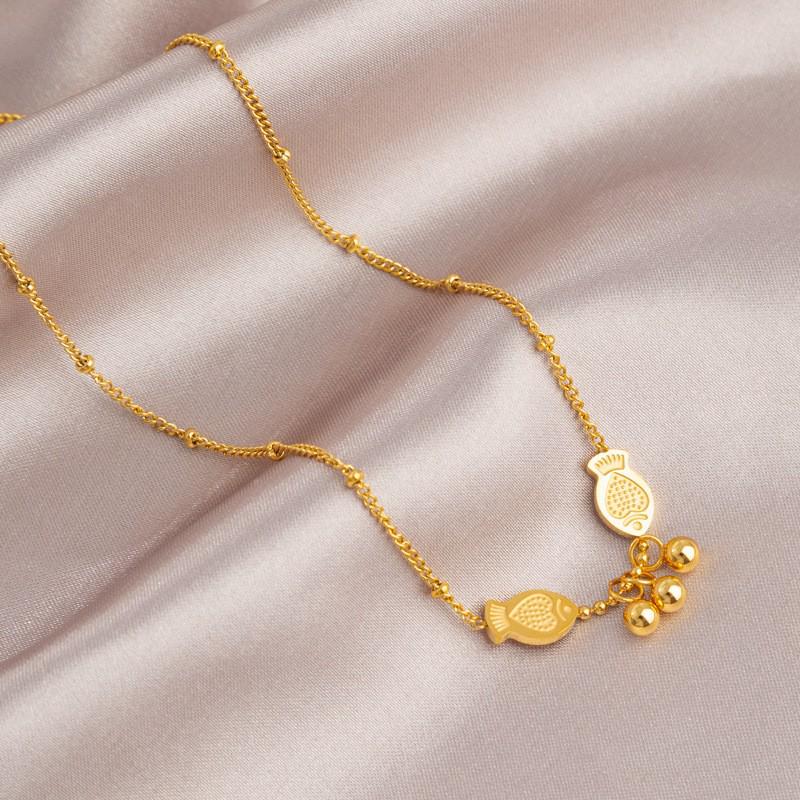 Women's Light Luxury Gold Titanium Steel Necklace - Non-fading, Versatile, High-end Fashion Clavicle Chain Choker.