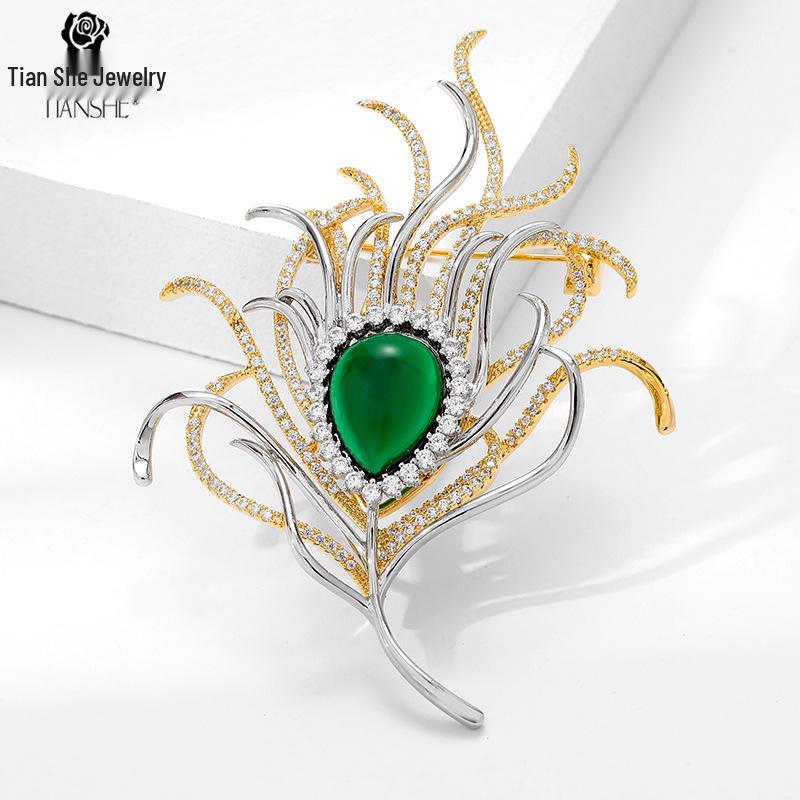 

Heavenly Jewelry: Emerald Chalcedony Phoenix Feather Brooch