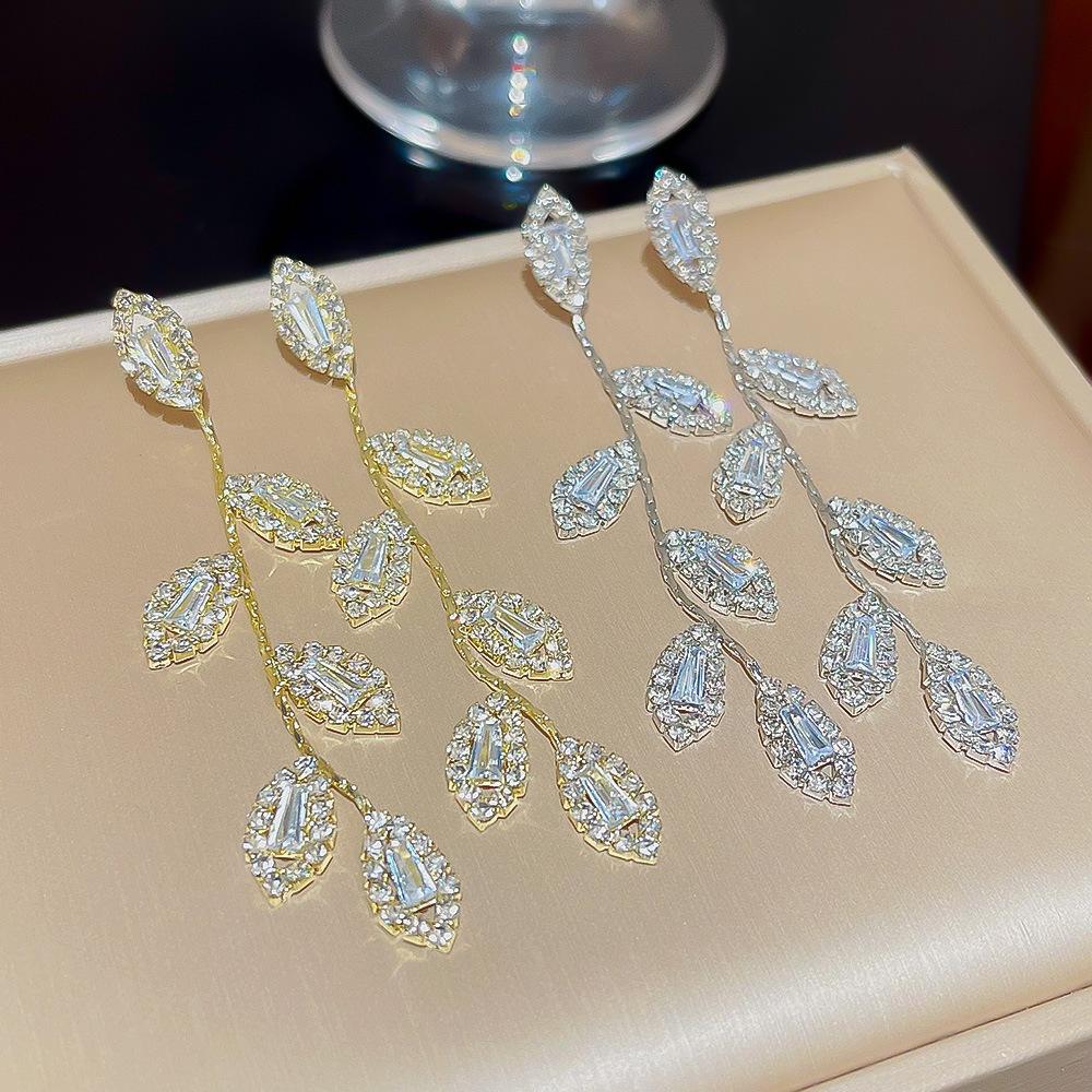 Cercei Exagerați cu Frunze de Modă, Senzualitate Înaltă, Temperament Lung, Cercei Celebritate Online, Cercei cu Ciucuri, Femeie.