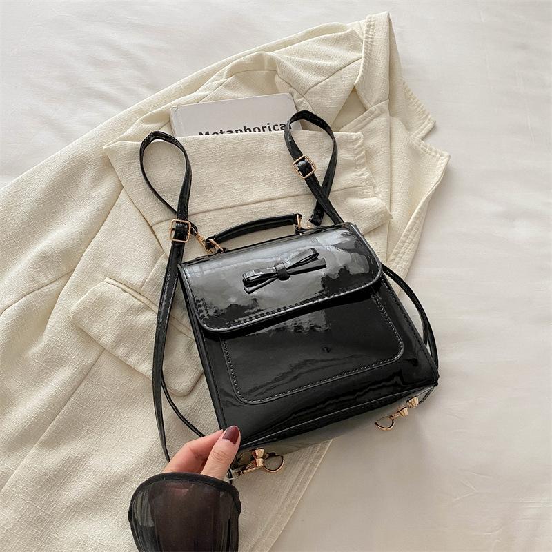 

Национальная большая красная сумка для женщин 2025 года, новый модный и стильный студенческий рюкзак, универсальная дорожная сумка чёрный