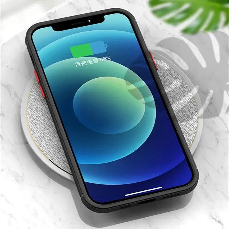 Luksusowe matowe przezroczyste wsparcie magnetyczne etui na telefon iPhone 15 14 13 12 11 Pro Max Plus Mini bezprzewodowe ładowanie odporna na wstrząsy tylna okładka