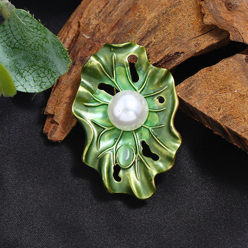 Exquisite retro green elegant classical brooch women's ethnic style coat cardigan corsage temperament versatile pin accessories
