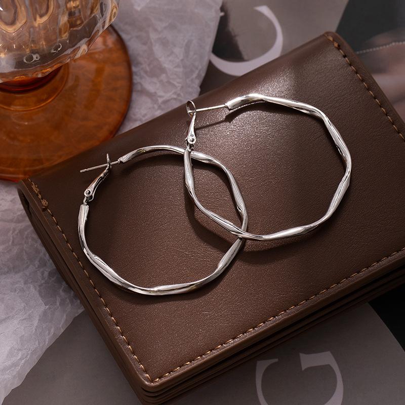 

Personal Cold Wind Plain Silver Large Earrings Women S Silver Needle Simple Geometric Round Earrings Exaggerated Daily Earrings