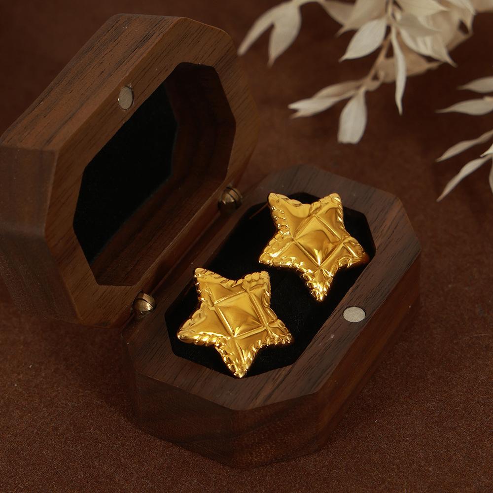 Wind Fashion Versatile Star Texture Earrings Temperament Light Luxury Wind Titanium Steel Plated 18K Gold Non-Fading Stud Earrings Women