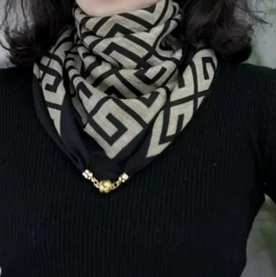

New High-End Magnetic Buckle Triangle Scarf - Warm Fashion Accessory for Women
