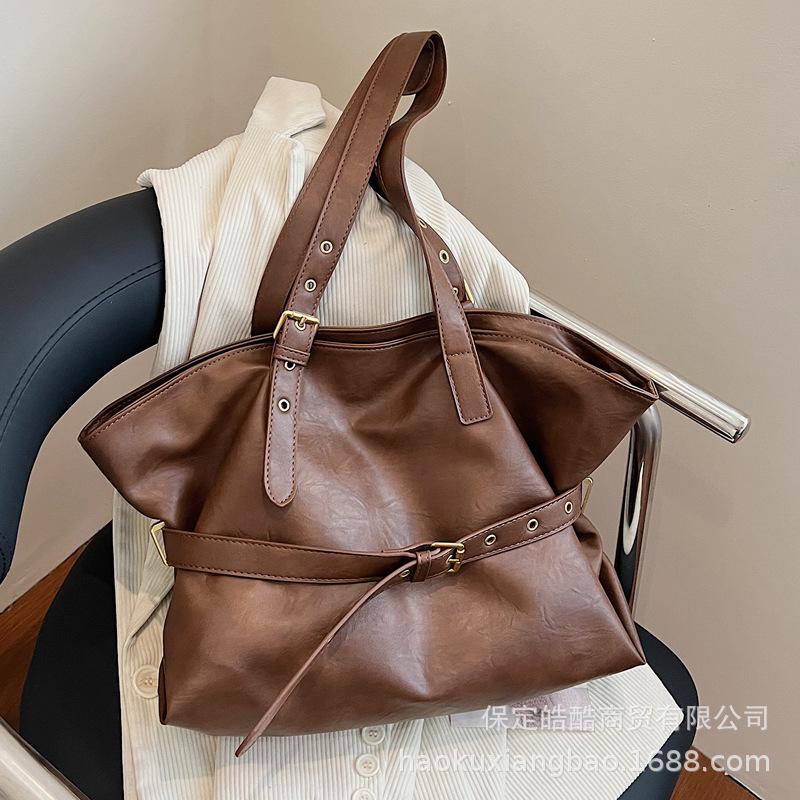 Retro bag women's large capacity 2025 new autumn and winter simple versatile shoulder bag premium texture commuter tote bag
