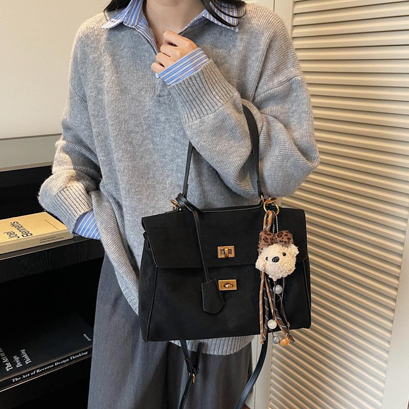 Premium Commuter Retro Matte Messenger Bag 2025 Autumn and Winter New Women's Shoulder Underarm Bag Portable Tote Bag