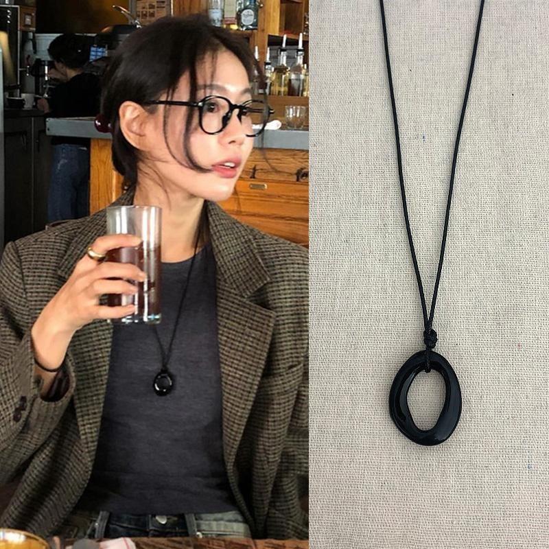 Wood chips irregular round square pendant necklace retro ethnic style collarbone chain design sense sweater chain women