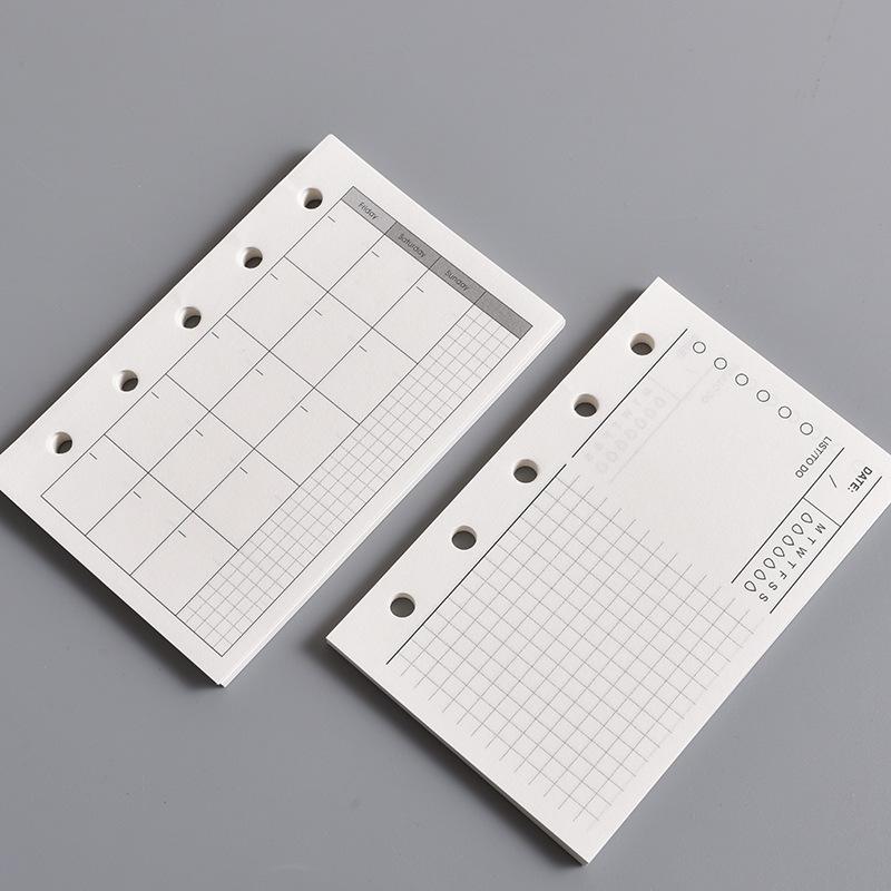 Die Innenseite des M5 Notizbuchs Die leere vertikale Linie des A8 Loseblatt-Kernquadrats und der Wochenplan Eine Seite pro Tag zum Eintragen