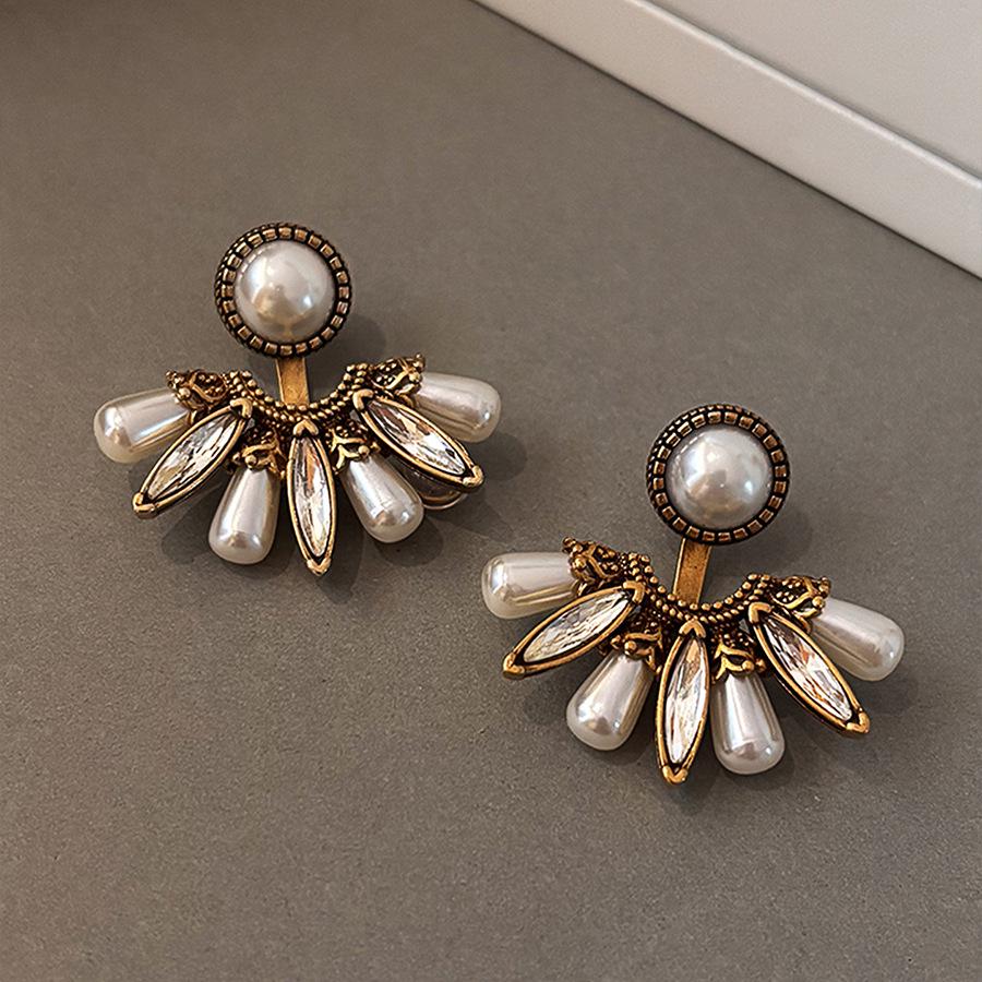 Винтажные серьги-гвоздики геометрической формы со стразами и жемчугом - Ретро-стиль, Легкая роскошь.