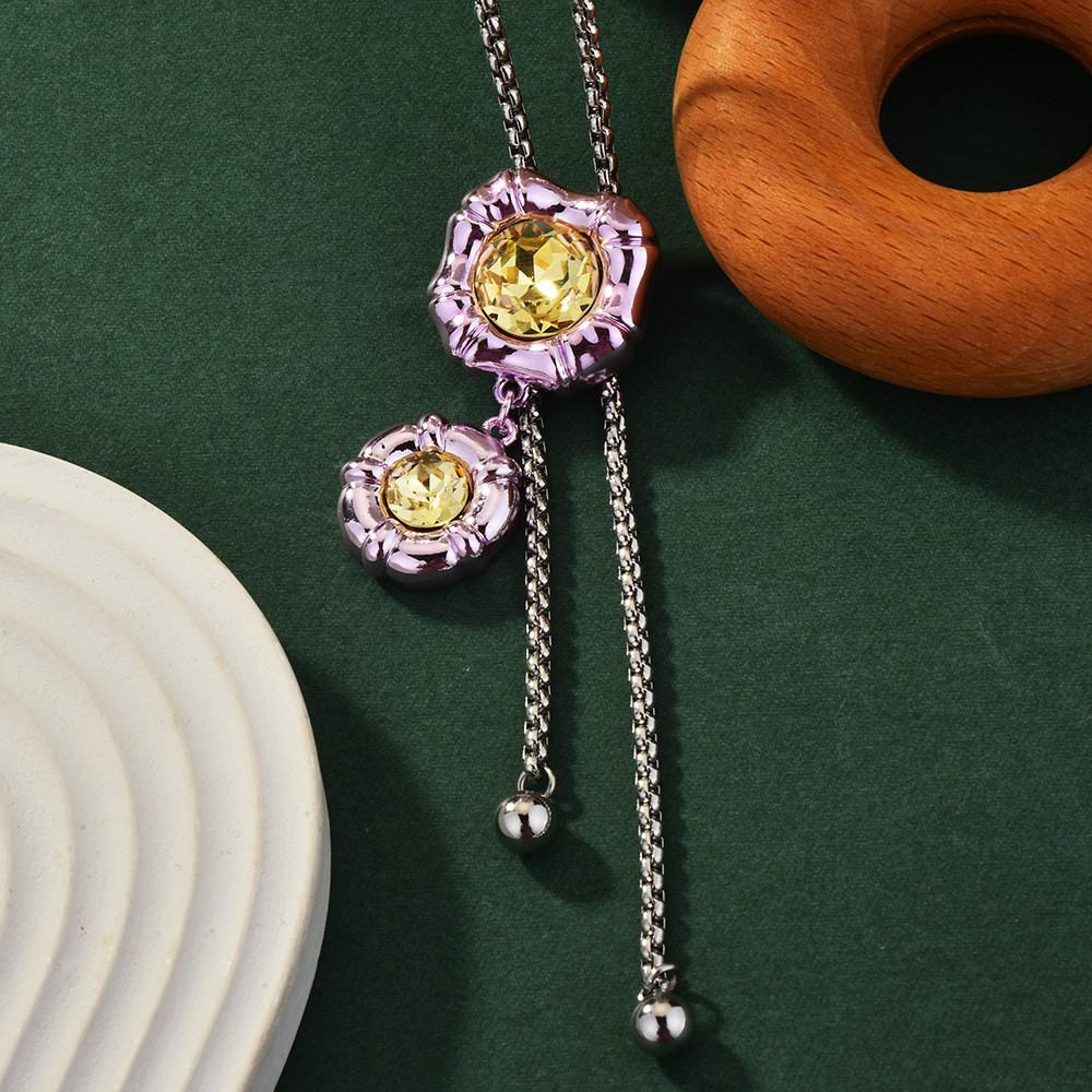 

Elegant Modern And Long Floral Pendant Necklace Crafted From Highquality Materials