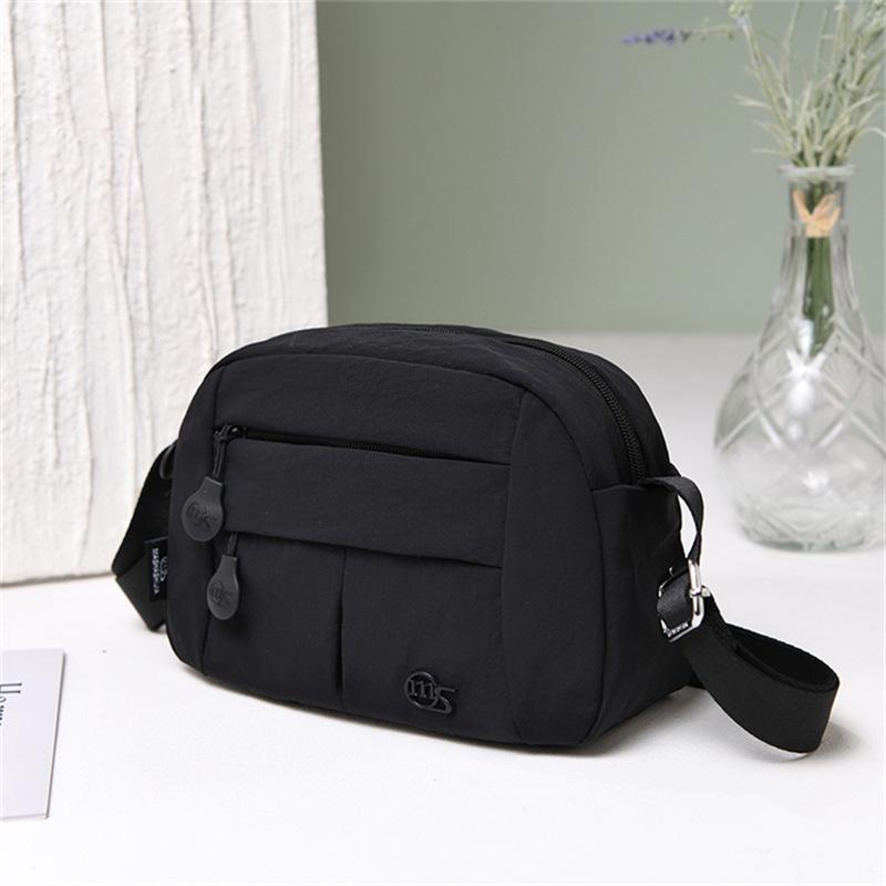 Lässige vielseitige und leichte Nylontasche Damen neue modische und einfache Schulter-Umhängetasche Pendlertasche