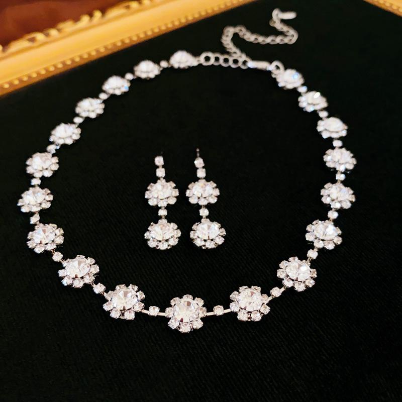 2-piece set of super flash light luxury diamond flower stud earrings neck chain Internet celebrity temperament choker collarbone necklace