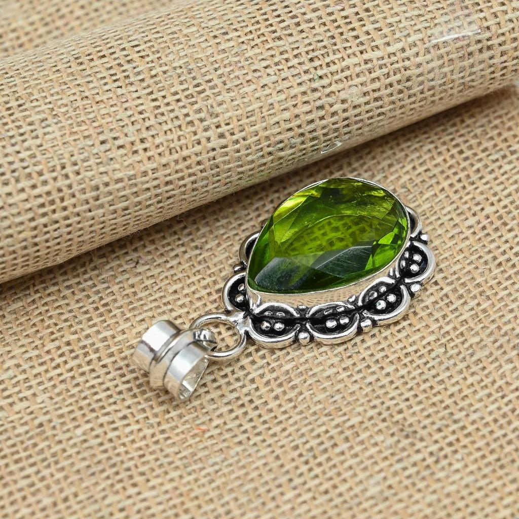Pendentif de bijoux faits à la main en argent sterling massif 925 avec pierre précieuse péridot vert pour cadeaux