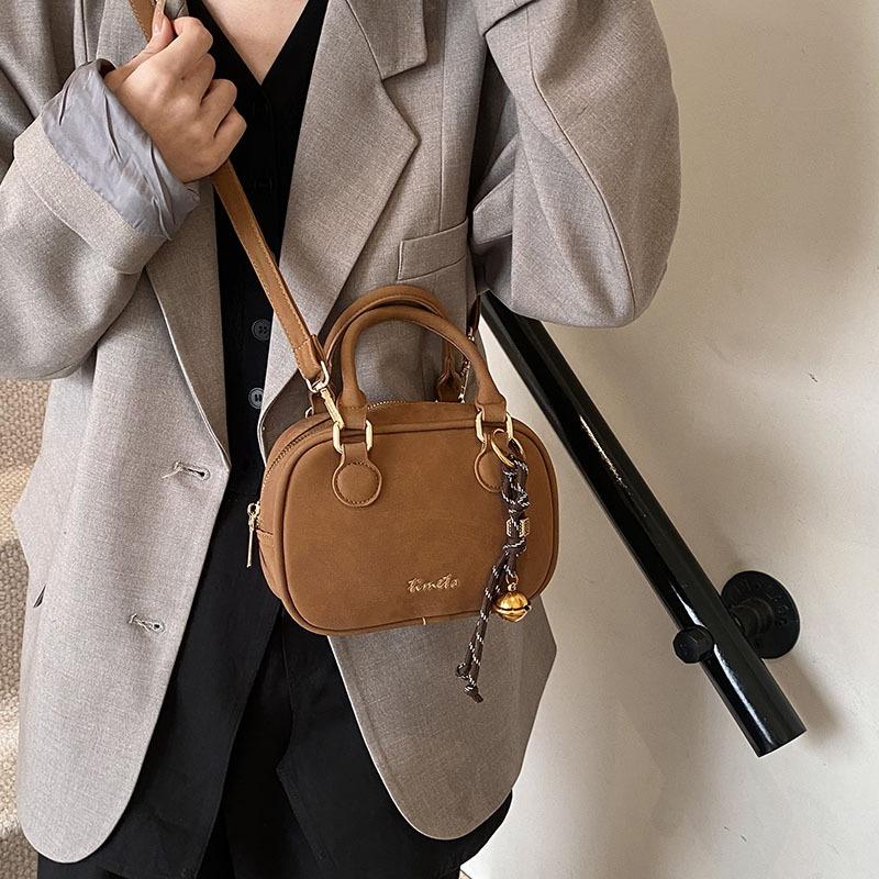 Small bag women's new matte retro messenger bag women's simple portable small square bag