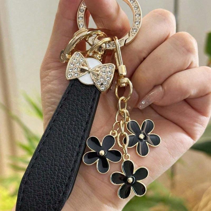 Fashionable Minimalist Design, Add Charm To Your Keys, PU Leather Material, Zinc Alloy Clasp, Ideal Gift For Luxury & Fashion Lovers, Keychain Pendant