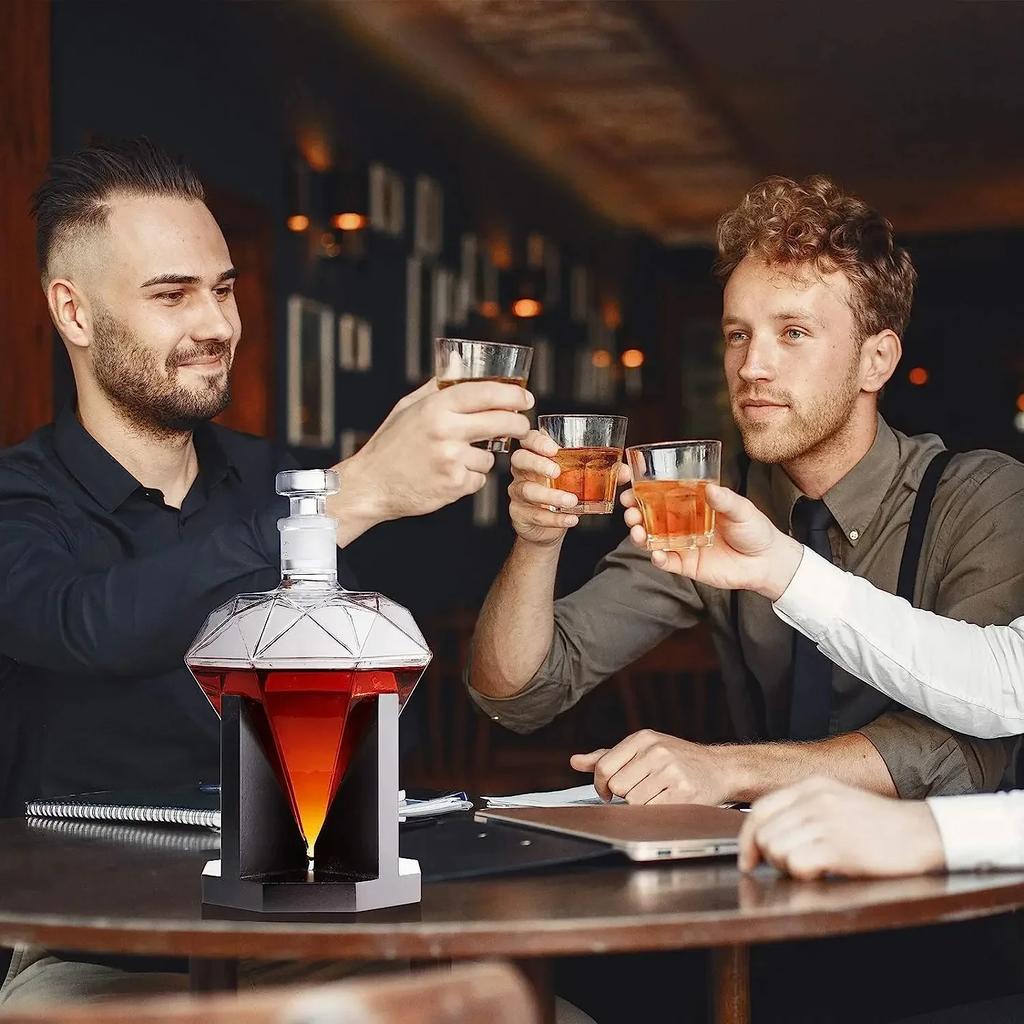 850ml vysoce kvalitní karafa skleněná diamantová láhev na víno s dřevěným držákem vzduchotěsná zátka vhodná pro všechny druhy alkoholických dárků