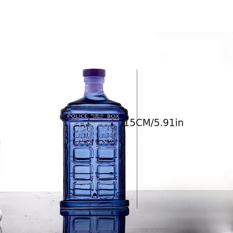 Ein kreativ gestalteter Dekanter in Form einer Polizeistation, eine einzigartig gestaltete 300-ml-Whiskyflasche, ein Mini-tragbarer Spirituosenspender