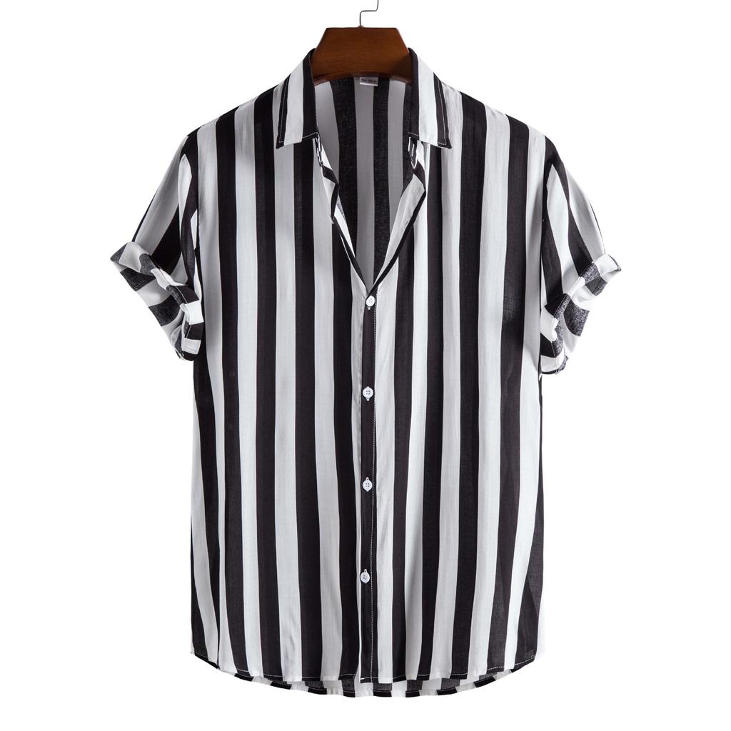 Camicia a righe a maniche corte, elegante e comoda, ottima per l'abbigliamento casual quotidiano.