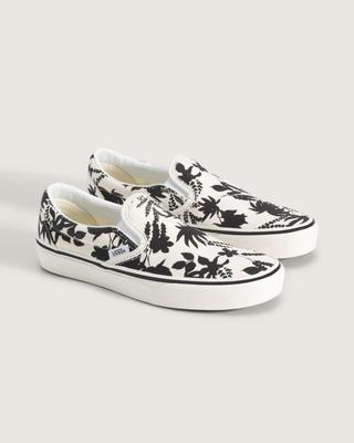VN000D6YCJJ Classic Slip-On Black (Men's)