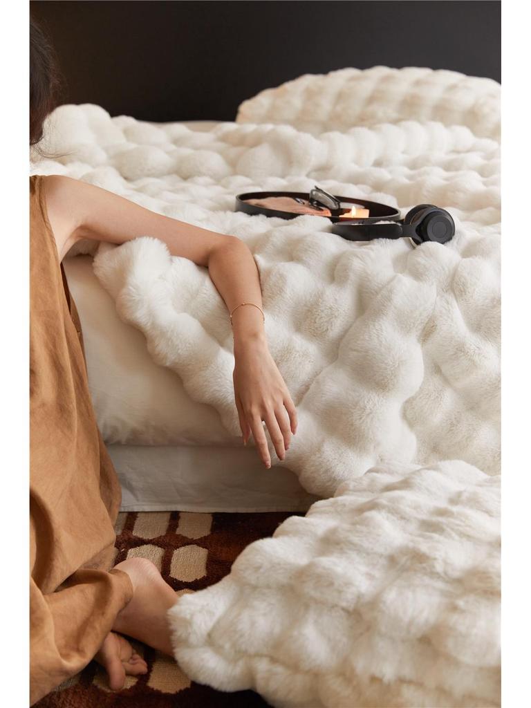 Double-Sided Thickened Faux Rex Rabbit Fur Blanket - Warm Bubble Fleece Throw for Office or Sofa