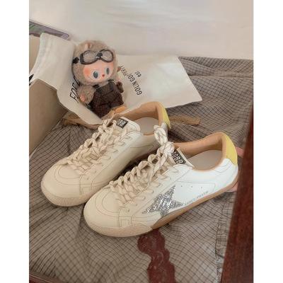 Vielseitige Pendler-Trainingsschuhe mit Plateausohle für Damen 2025 neu lässige Sport-Board-Schuhe Forrest Gump weiße Schuhe Stern kleine schmutzige Schuhe