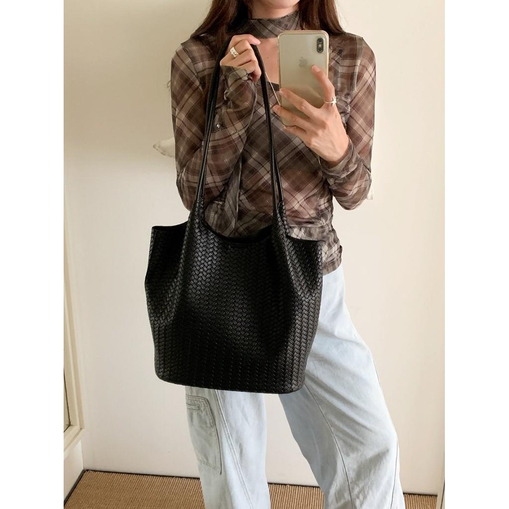 IELGY Large-Capacity Woven Tote Bag Lazy Commuter Portable One-Shoulder Bucket Bag