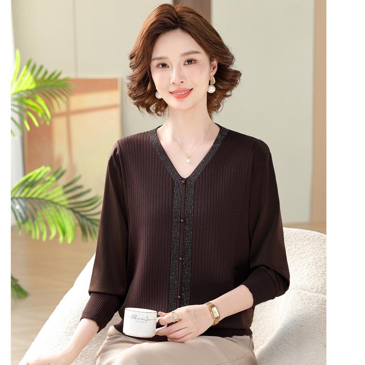 Middle-aged and Elderly Women's Casual Bottoming Shirt Mother's Spring Fashion Blouse Solid Color Expensive V-neck Plus Size Slim Sweater