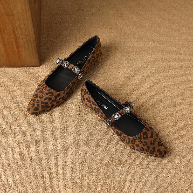 286-19 Low-heeled Versatile Single Shoes 2025 Spring and Summer Popular New Temperament Light-mouth Shoes Retro Small Leather Shoes