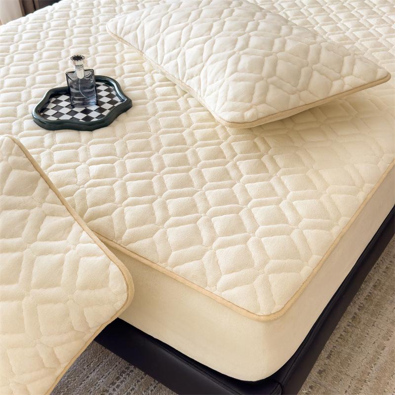 Winter 3D Carved Tafu Velvet4-Pcs Set, Mattress Padded Non-Slip Bedspread Thickened Solid Color Milk Velvet 3-Pcs Set