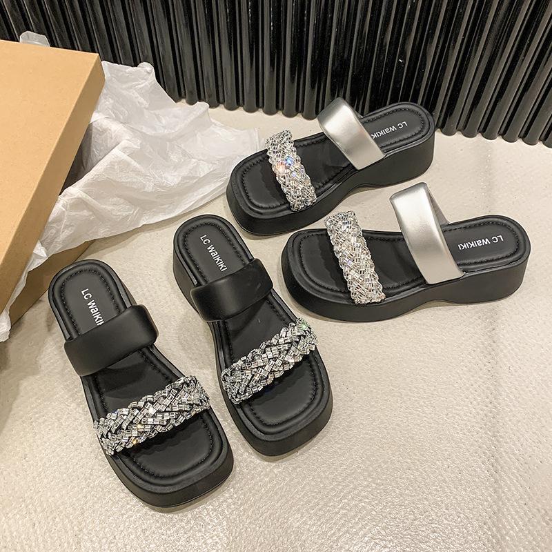 Premium sense silver rhinestone cool slippers women's 2025 summer new thick bottom heightening square head versatile one-word sandals batch