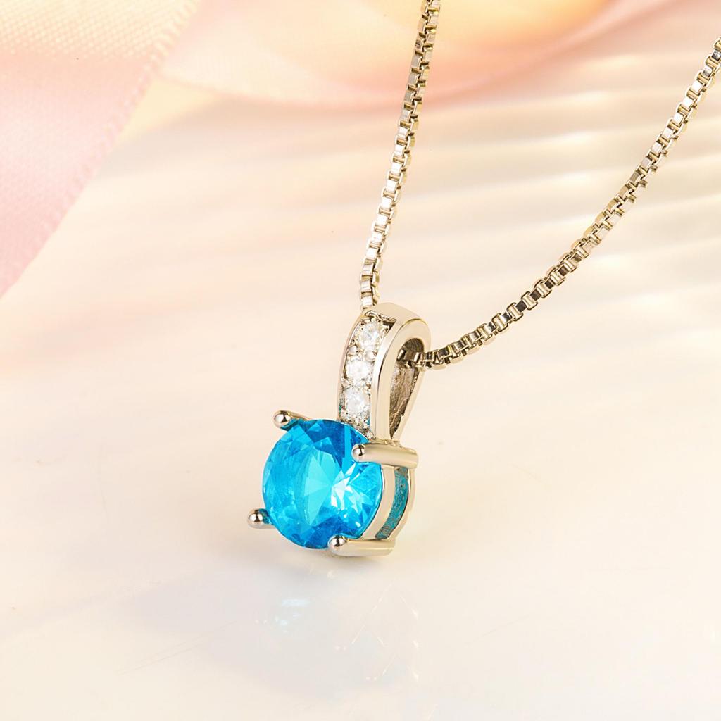 Yi Hua 2 Carat Round Diamond Square Pendant Clavicle Necklace