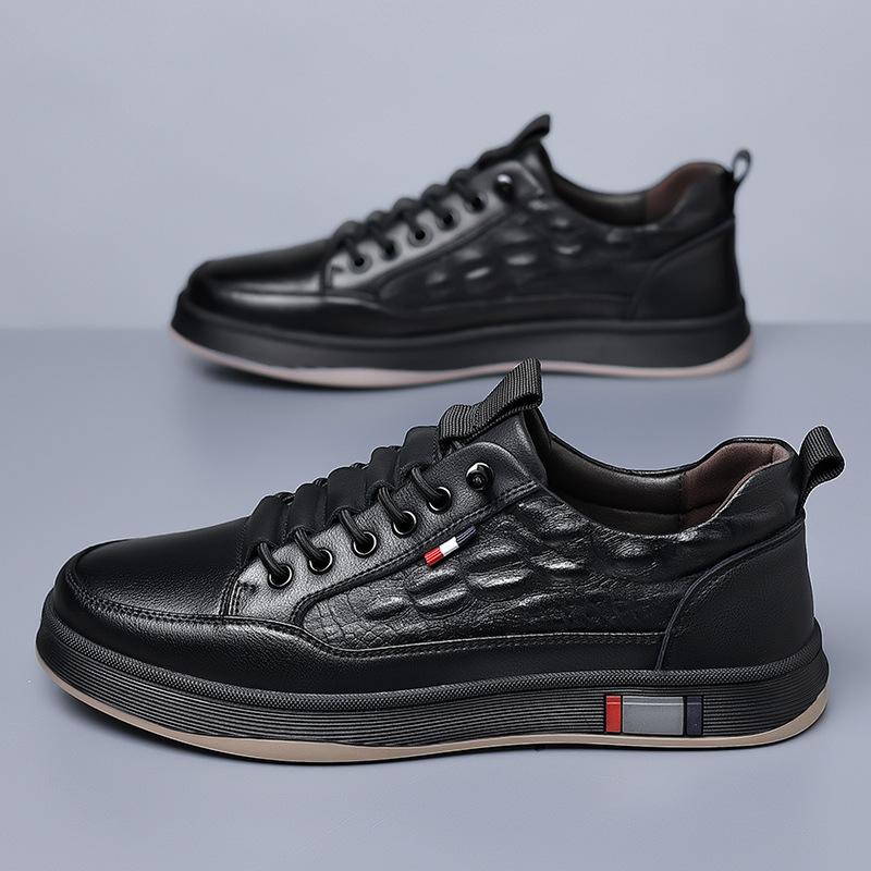 Shoes Men's New Spring Viral Trends Versatile Men's Casual Korean Version of Board Shoes Fashion Sports Tide White Shoes