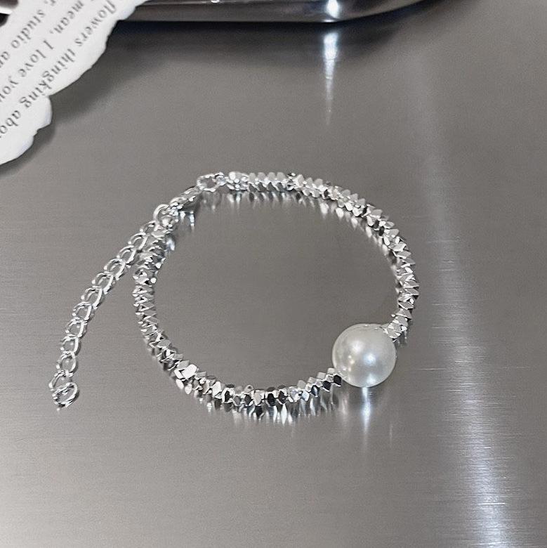 Elegant Freshwater Pearl and Shell Bead Women's Necklace - High-End Design Choker and Clavicle Chain