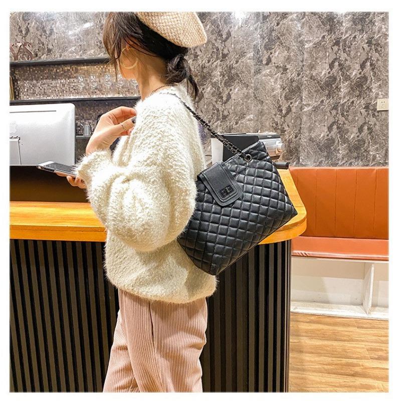 New Fashion Casual Armpit Bag Rhombus Embroidery Thread Chain Bag Women's Single Shoulder Oblique Span Tote Bag Women's