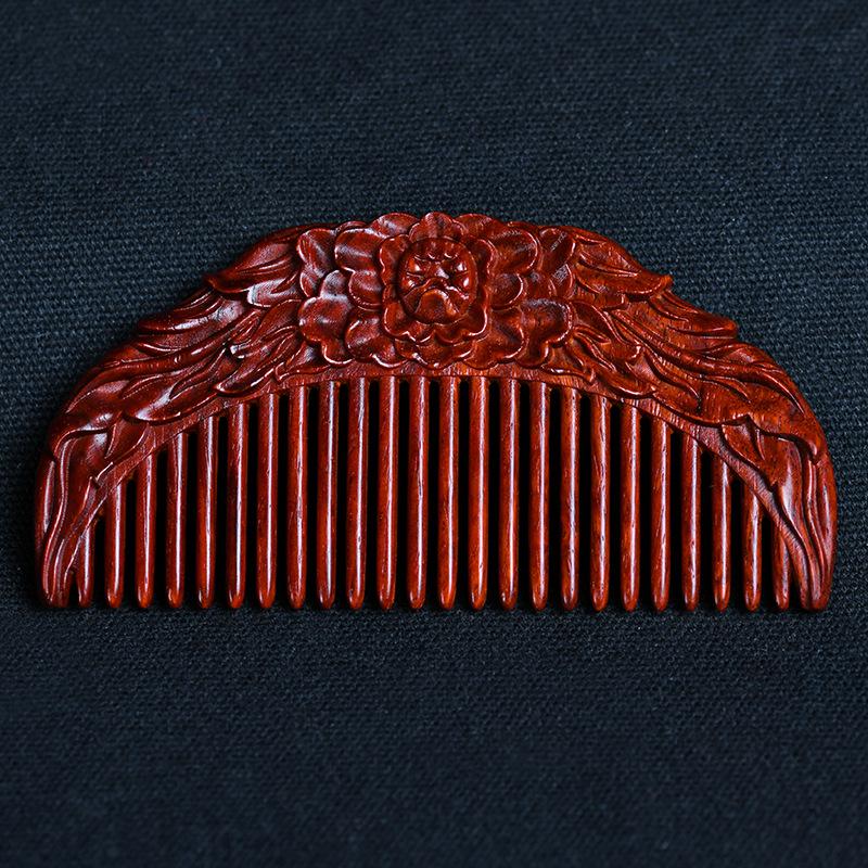 Indischer Rosenholz-Kamm mit geschnitzten kleinen Blättern - Holzkamm mit rotem Holzmuster