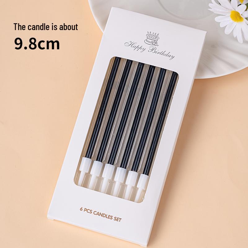 Minimalistischer Tulpen-Kuchenaufsatz mit frischen Blumen und Band für den Muttertag oder Geburtstag