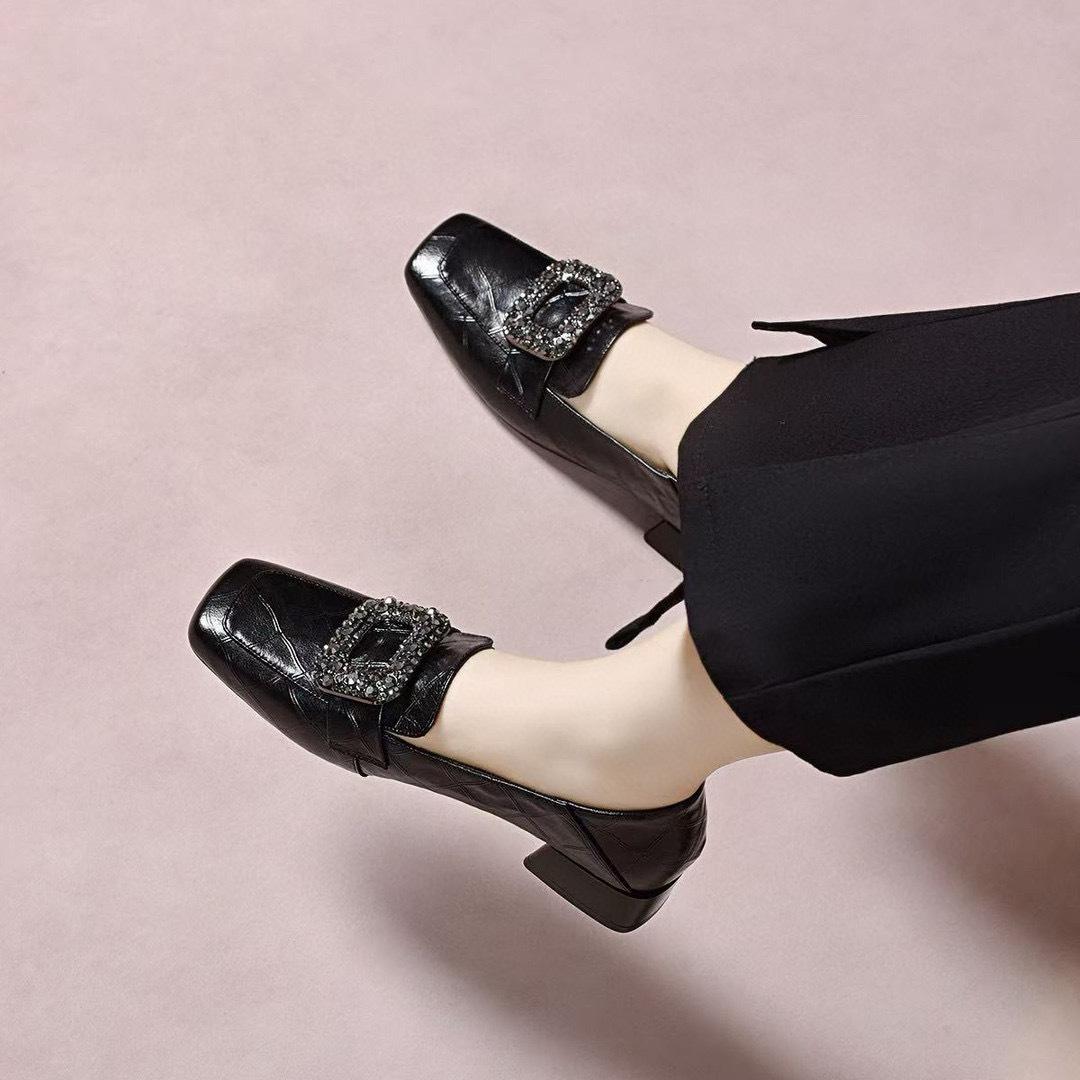 

Square head small leather shoes women s 2025 spring new British style square buckle rhinestone one pedal loafers low heel small single shoes 34