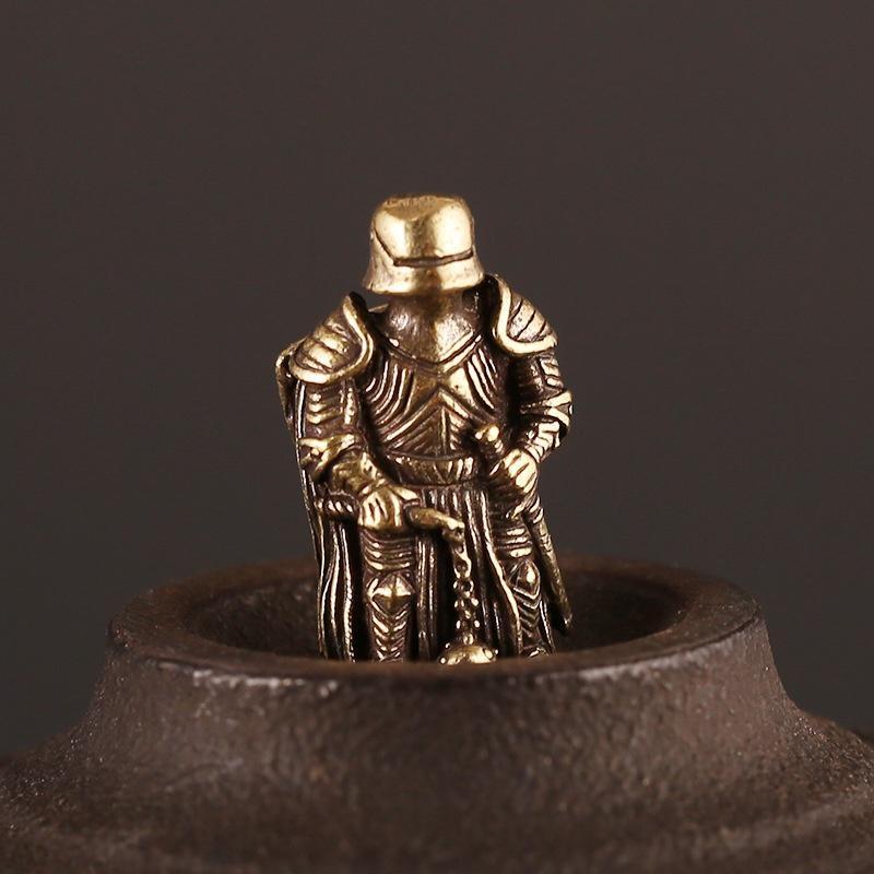 

2Pcs Vintage Color Brass DIY Knife Beads Pendant Armour Knight Paracord Beads Outdoor Decorative Handicrafts Figurine Home Decor