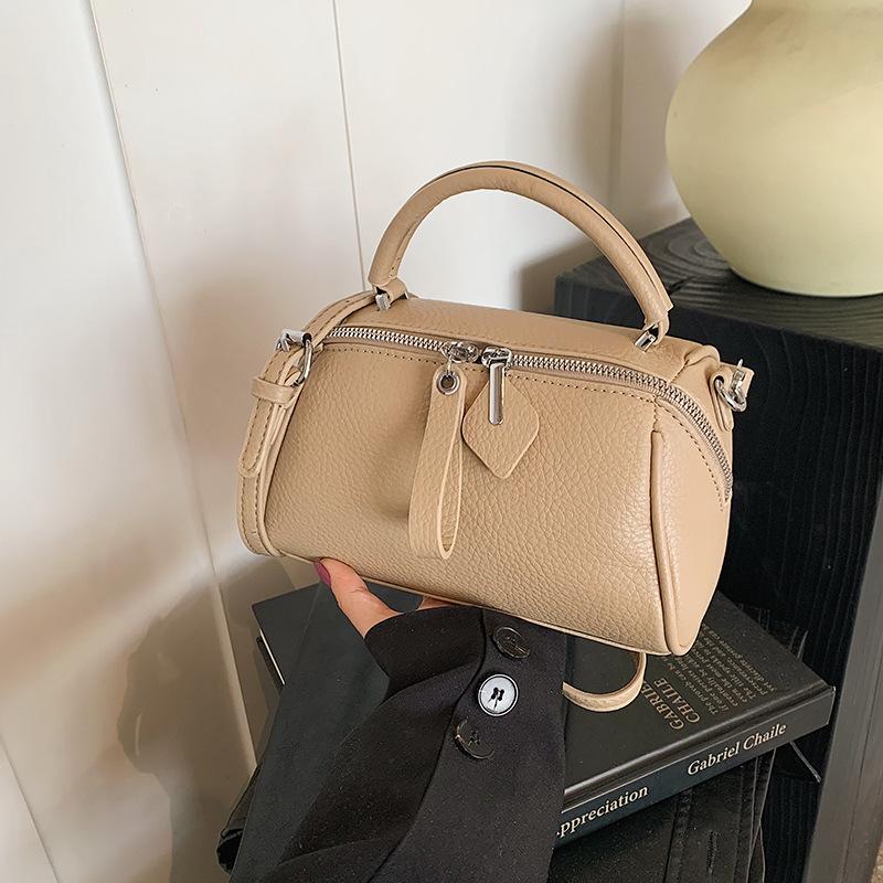 Niche Retro Foreign Style Small Bag Women's Bag 2025 New Versatile Hand Carry Small Square Bag High-end Shoulder Messenger Bag
