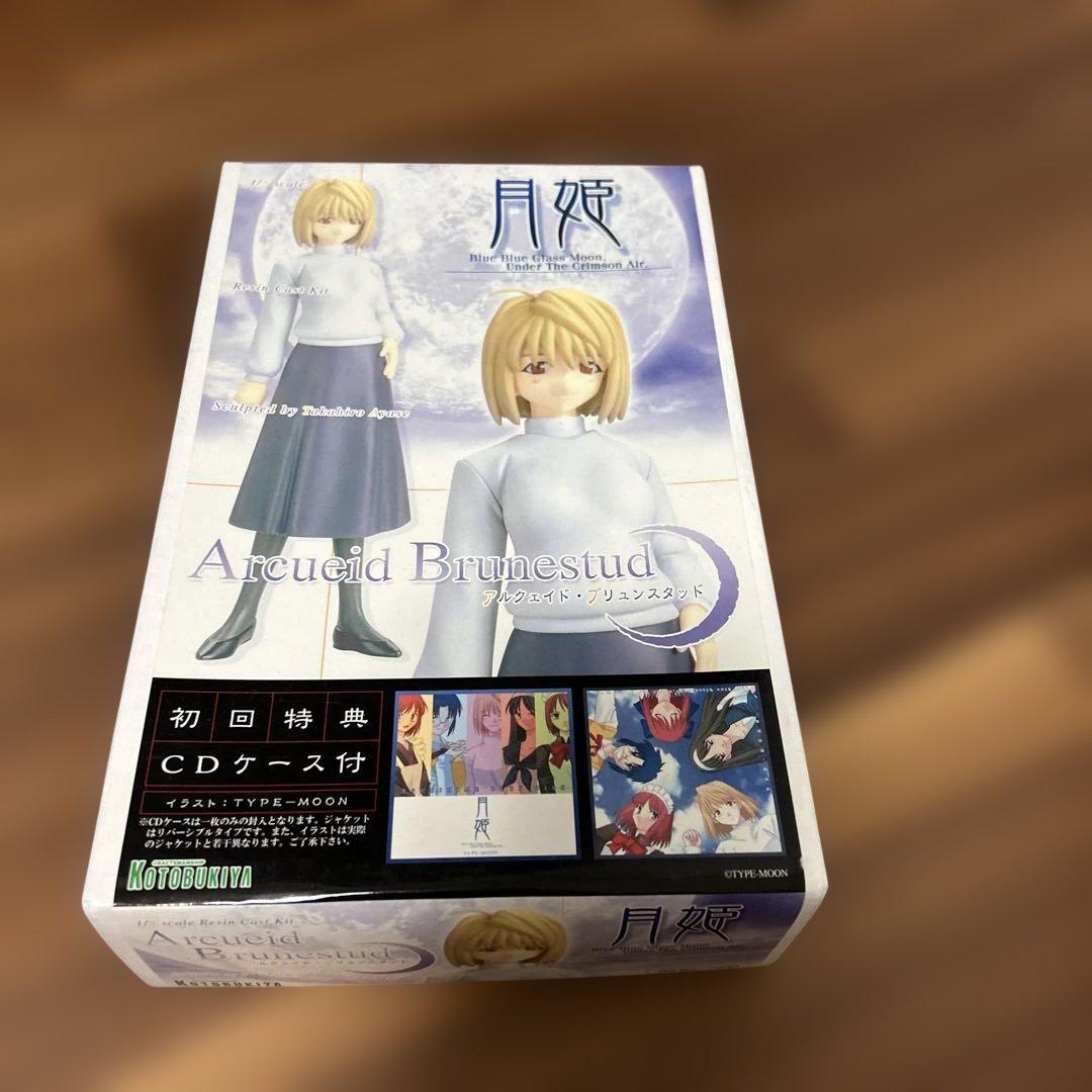 

[USED] Tsukihime Arcueid garage kit with first-run bonus