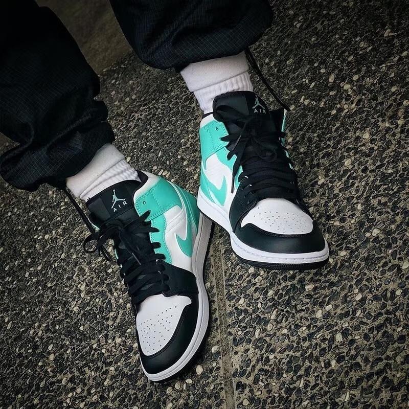 (GS) Air Jordan 1 Mid 'Tropical Twist' Kids' 554725-132