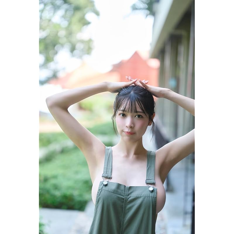 Nanase Nana's 1st Photobook "Looking at You."