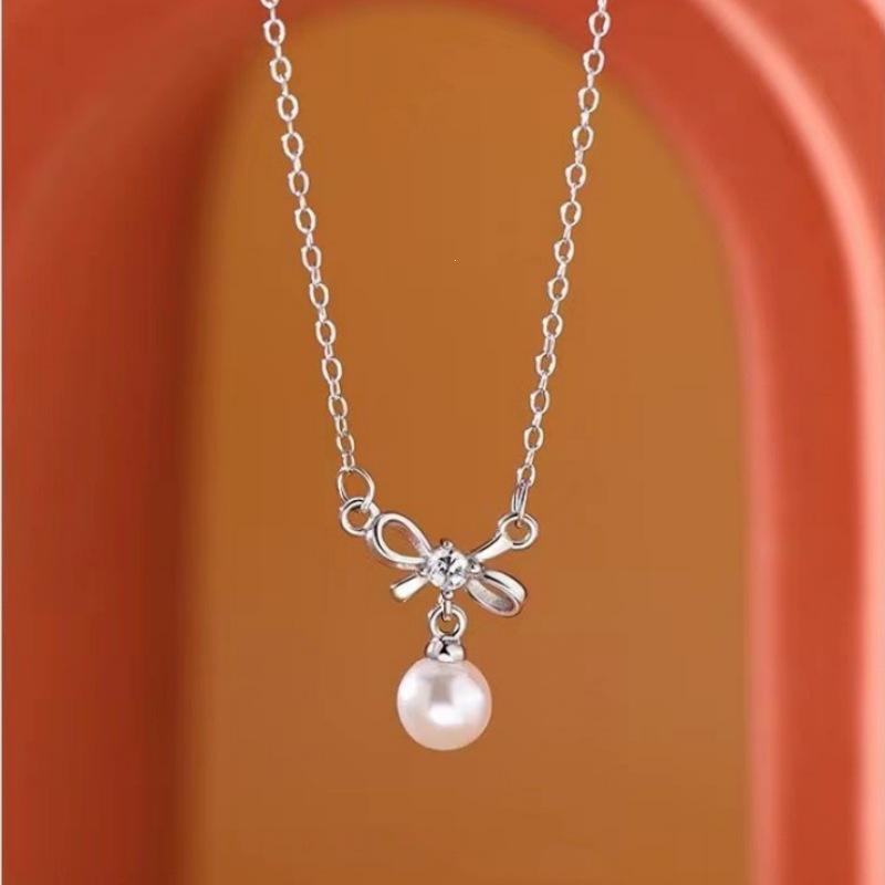 2023 Popular Design: 925 Sterling Silver Pearl Necklace, Light Luxury Clavicle Chain