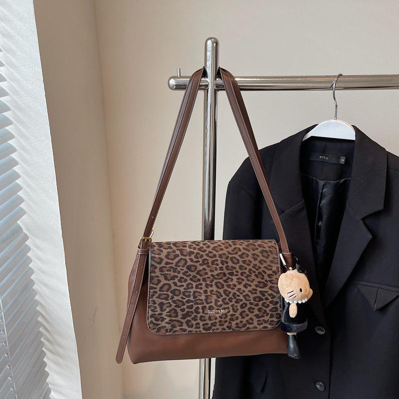 

Bags Large-capacity women s bags Women s autumn and winter retro new niche chain One-shoulder messenger bag Work commuter tote bag No pendant