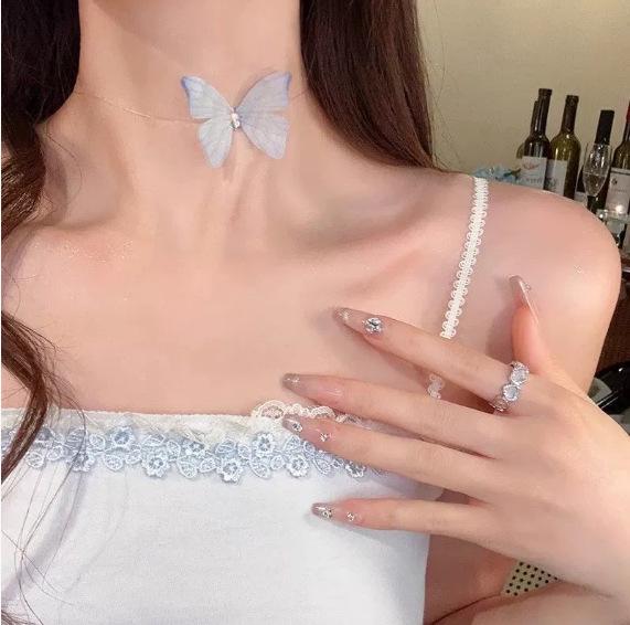 Rose Pearl Choker Necklace: Elegant Light Luxury Clavicle Chain for Women