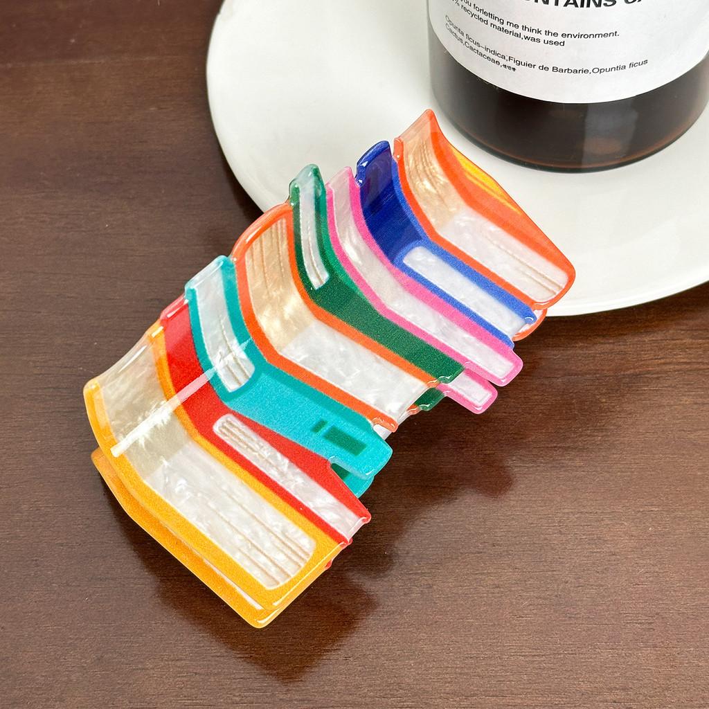 Stylish Acrylic Printed Hair Claw Clips In Vibrant Colors For Trendy Hairstyles