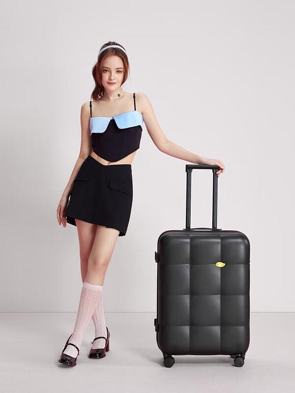 MGOB Durable PC Spinner Suitcase